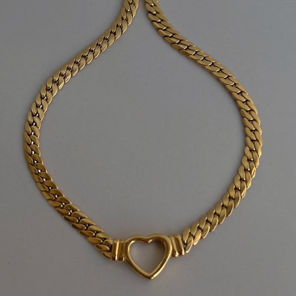 ๐112๐ 18k 'Solid Love' Heart Chain Necklace - Picture 9 of 16